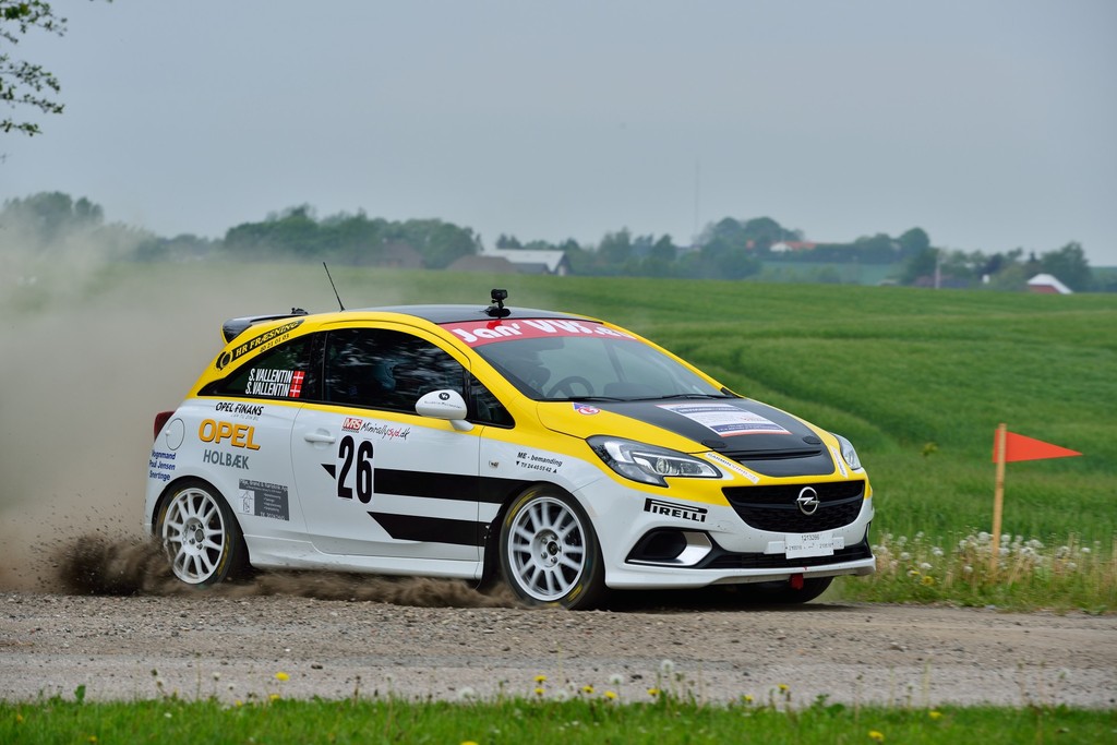 Brødrene, der kom ind fra kulden: Med denne Opel Corsa OPC har Simon og Sune Valentin atter meldt sig ind i feltet af unge lovende rallykørere
(Foto: Michael Eisenberg)